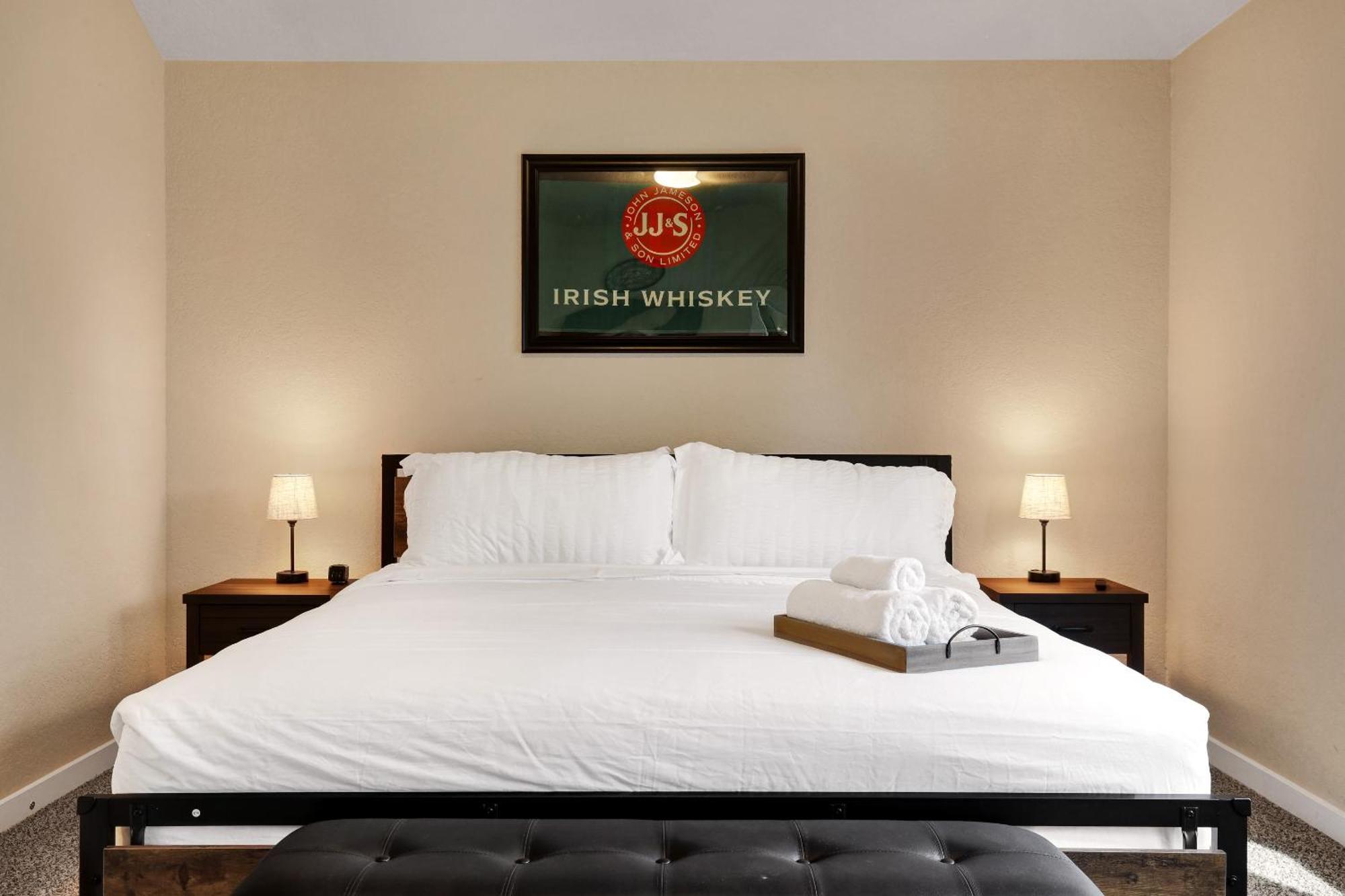 Speakeasy - A Birdy Vacation Rental San Antonio Bagian luar foto