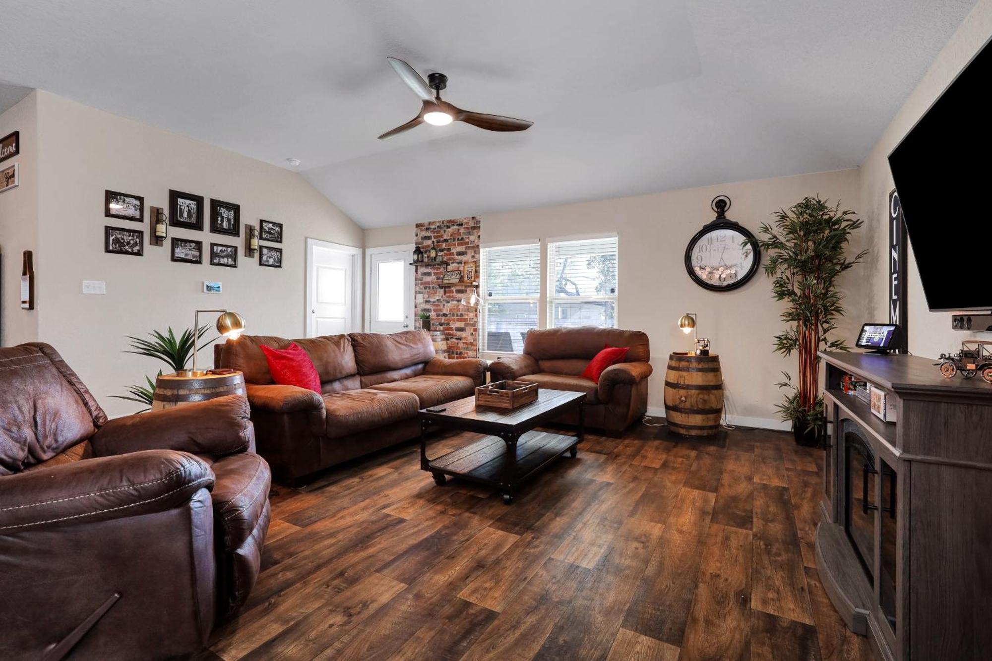 Speakeasy - A Birdy Vacation Rental San Antonio Bagian luar foto