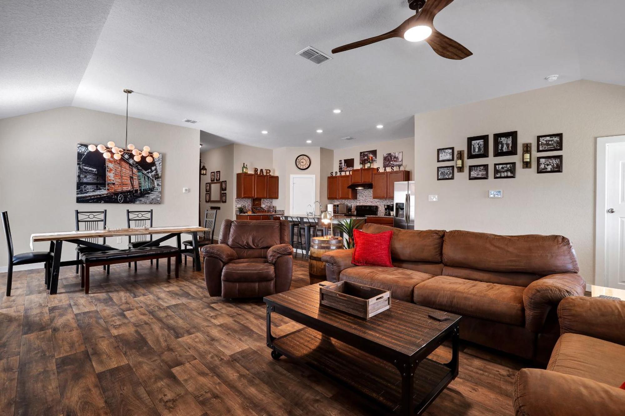 Speakeasy - A Birdy Vacation Rental San Antonio Bagian luar foto