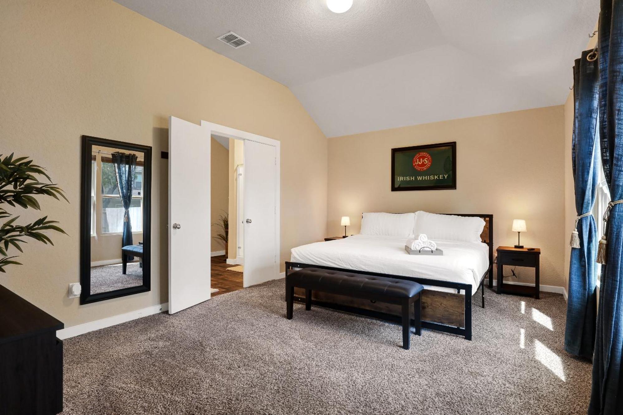 Speakeasy - A Birdy Vacation Rental San Antonio Bagian luar foto